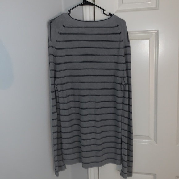 Banana Republic Sweater - Picture 3 of 3